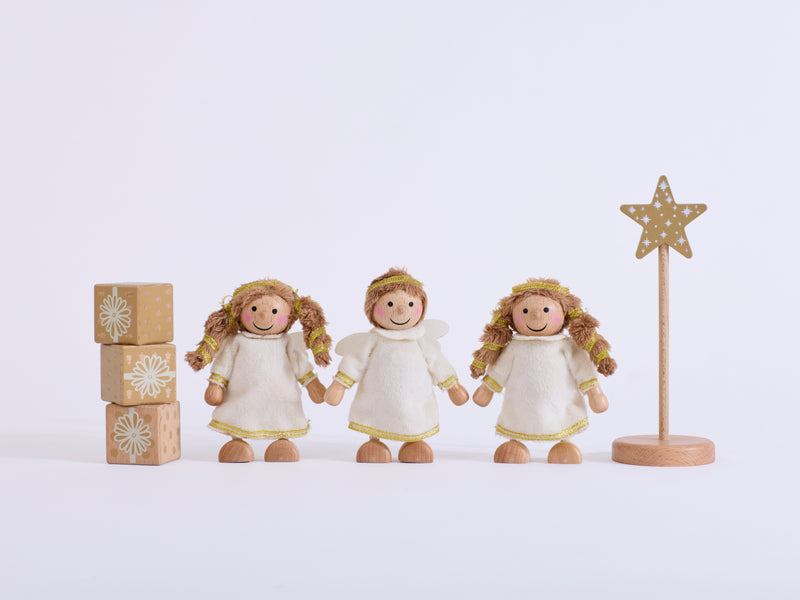 Cherub Angels Christmas set with three angels, three present blocks and a star on a stand